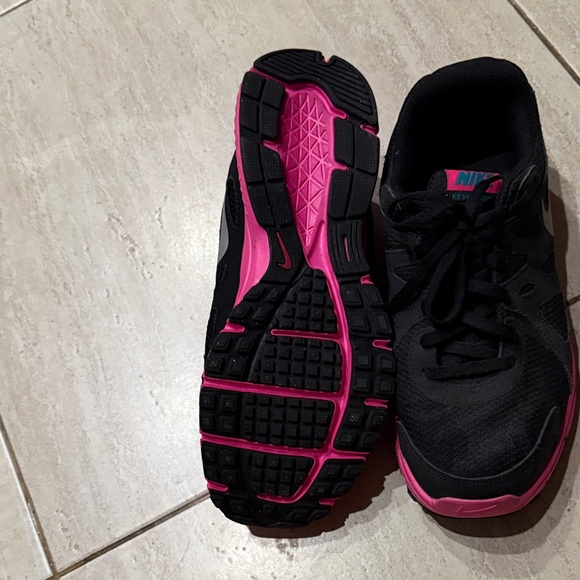 Nike Girls Black and Pink Athletic Sneakers - Picture 2 of 2